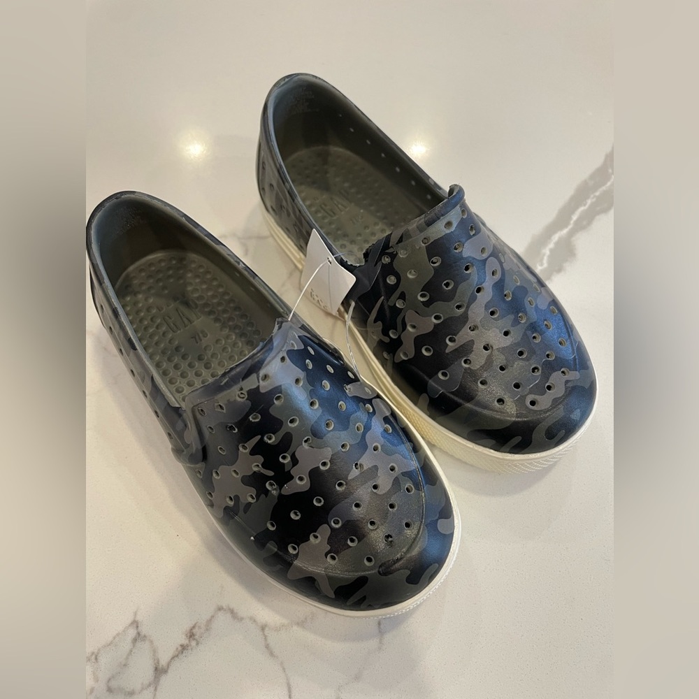 Gap toddler slip on shoe